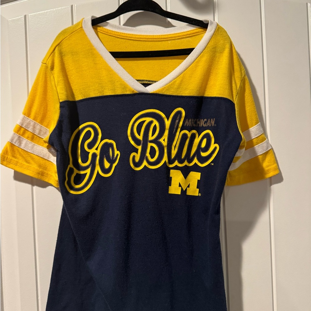 Colosseum Yellow and Blue Jersey V-Neck Sporty Design